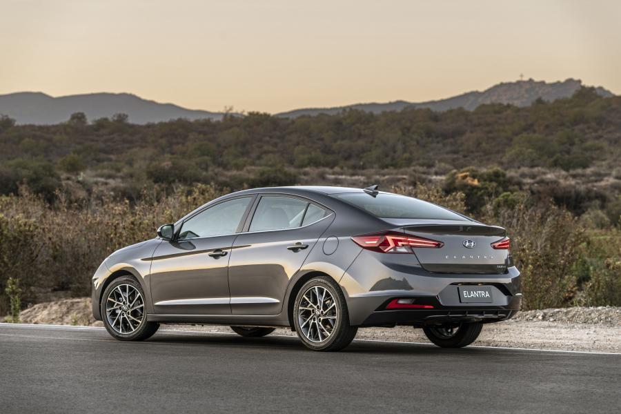  Hyundai Elantra Limited (AD) 2018 года  (NA) (фото 14 из 42)